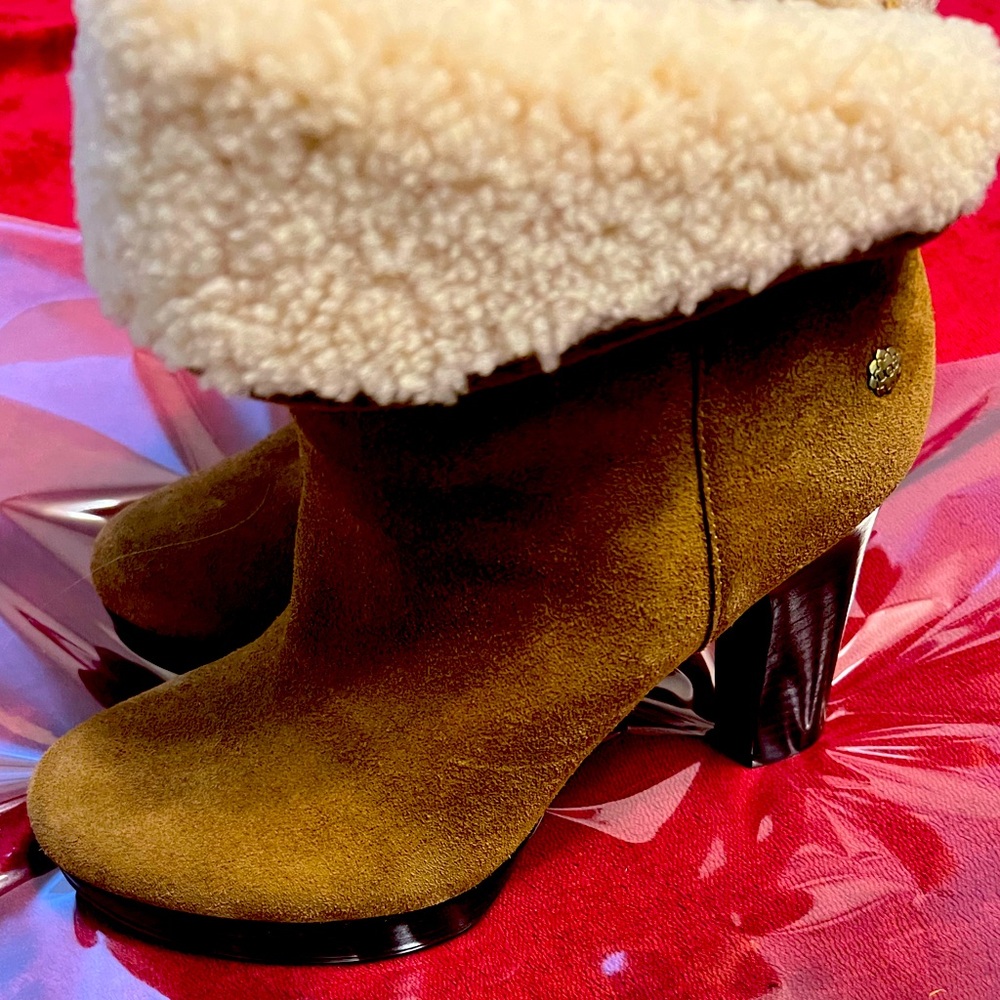UGG  Dandylion Suede Sheepskin Foldover Shearling Heeled Booties Chestnut Sz 6.5